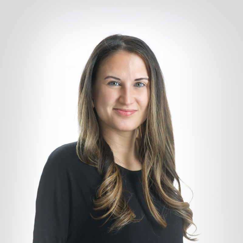 Stephanie Mendonca Headshot